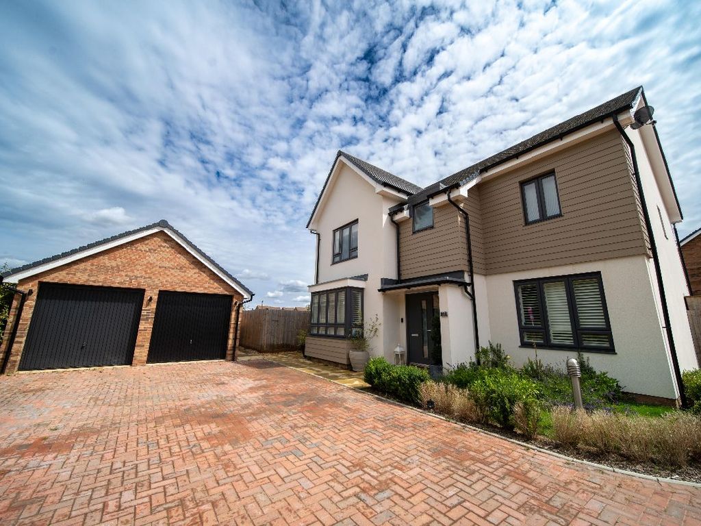 5 bed detached house for sale in Moore Gardens, Wootton, Bedford MK43