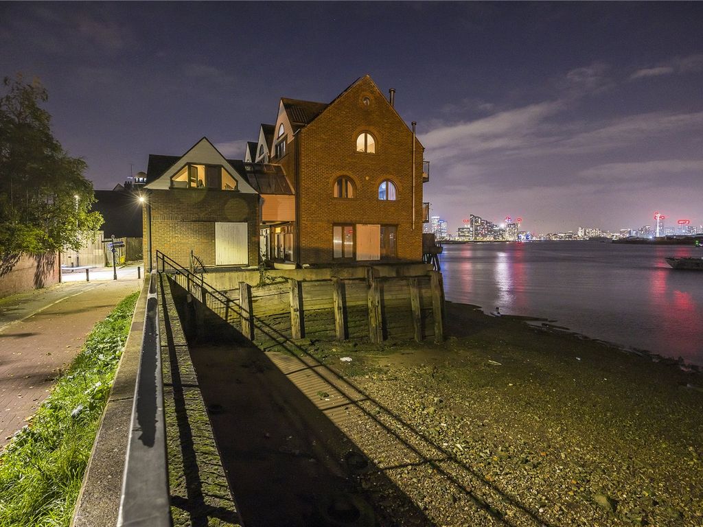 Riverside, London SE7  