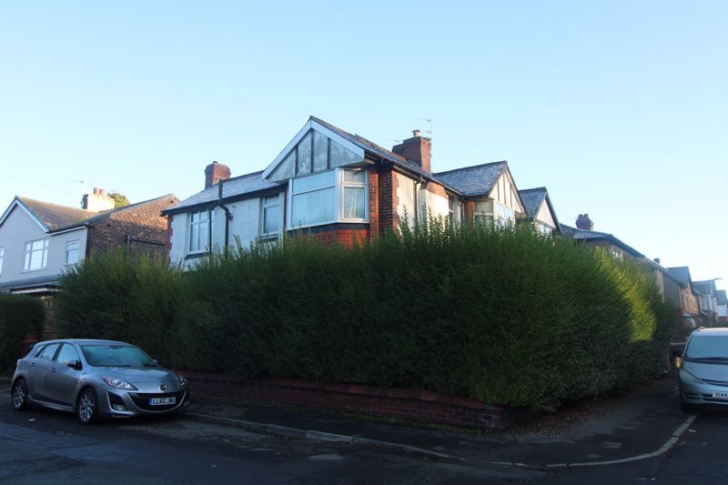 5 bed semidetached house for sale in Sedgley Avenue, Prestwich