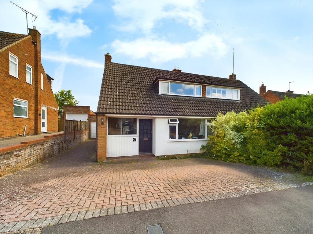 3 bed semidetached house for sale in Harkness Way, Hitchin SG4, £