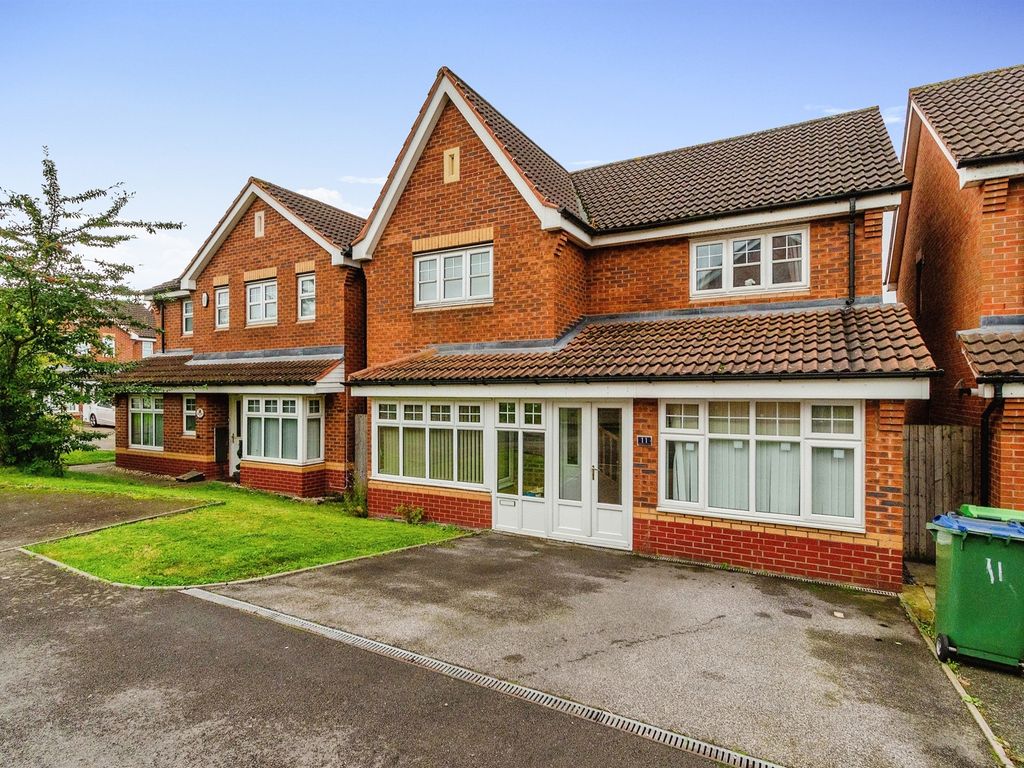 4 bed detached house for sale in Hyacinth Close, Walsall WS5, £390,000