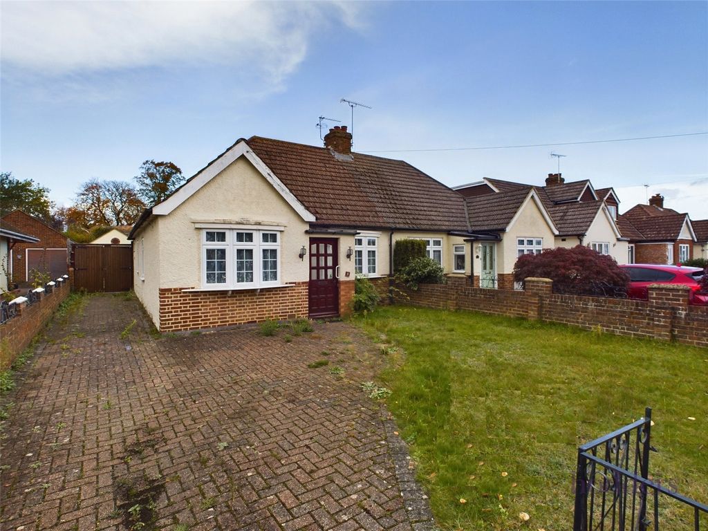3 bed bungalow for sale in Farleigh Road, New Haw, Surrey KT15, £