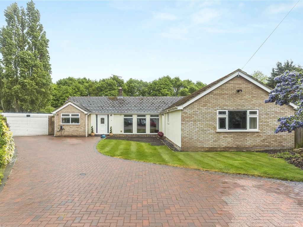 4 bed bungalow for sale in Allerton Garth, Alwalton, Peterborough PE7