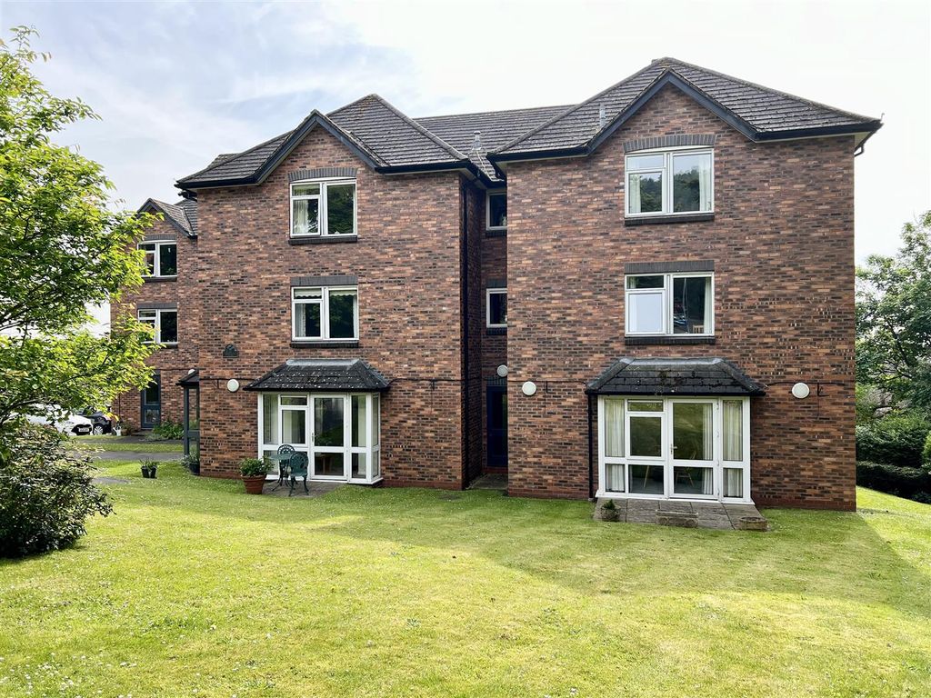 2 bed flat for sale in Priory Road, Malvern WR14, £89,950 Zoopla