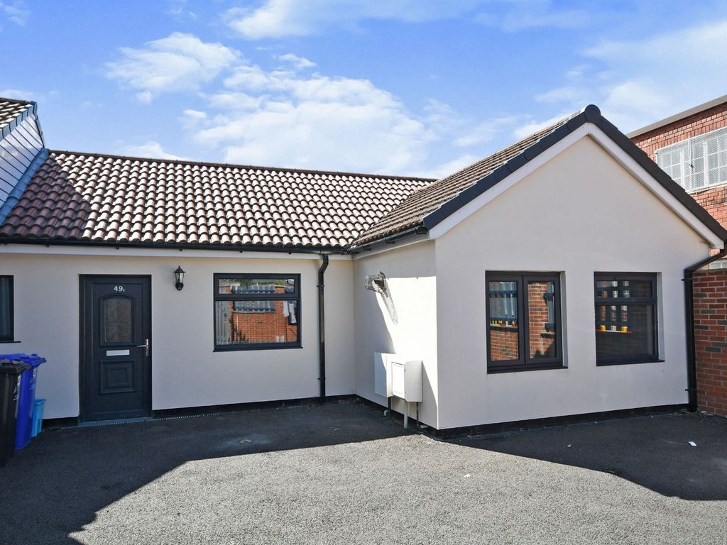 1 bed flat to rent in South Street North, New Whittington, Chesterfield