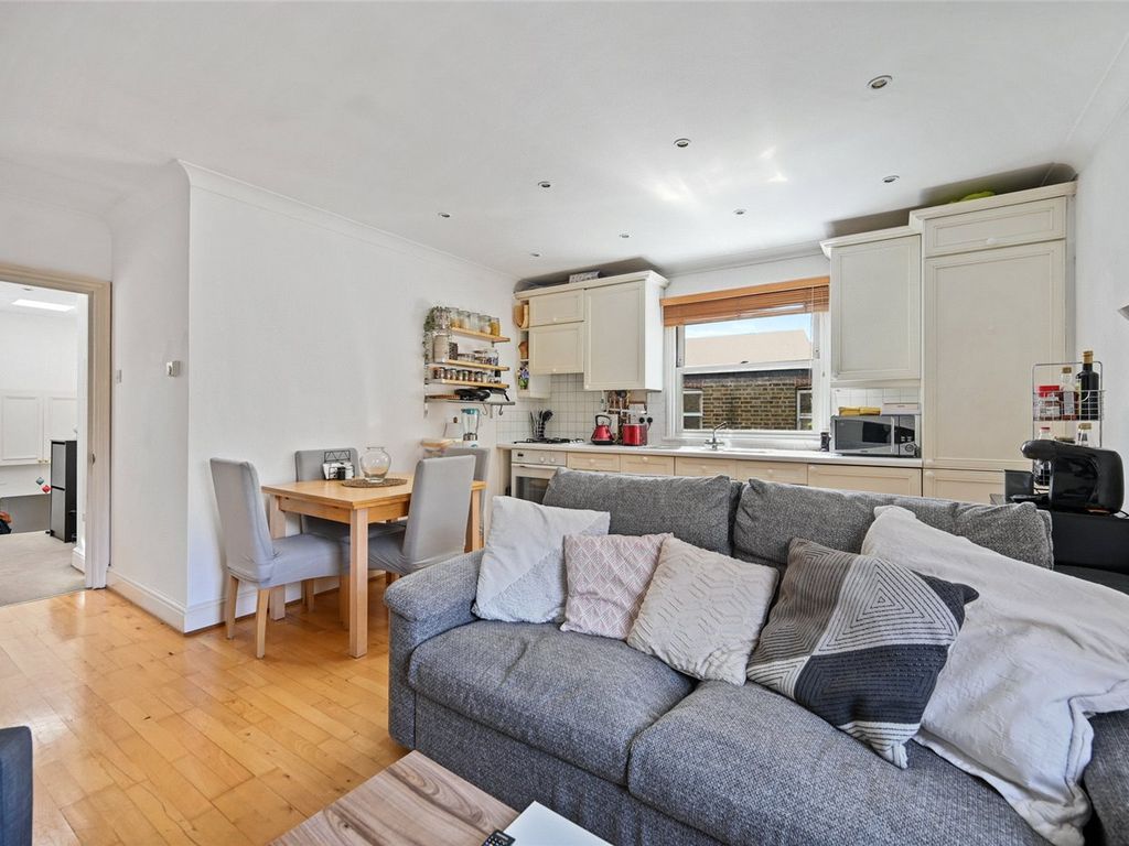 1 bed flat to rent in Devonport Road, London W12, £1,650 pcm Zoopla