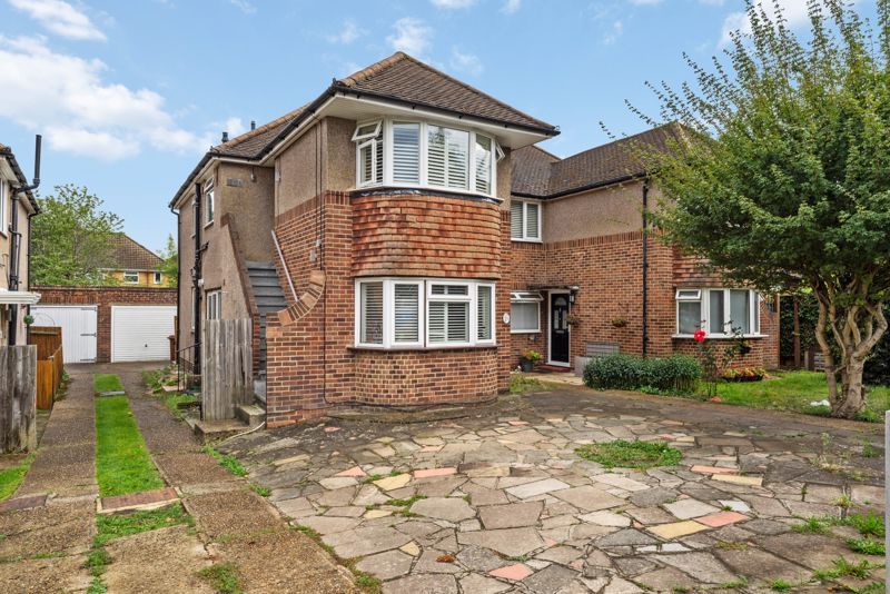4 bed for sale in Vale Road, Worcester Park KT4, £450,000 Zoopla