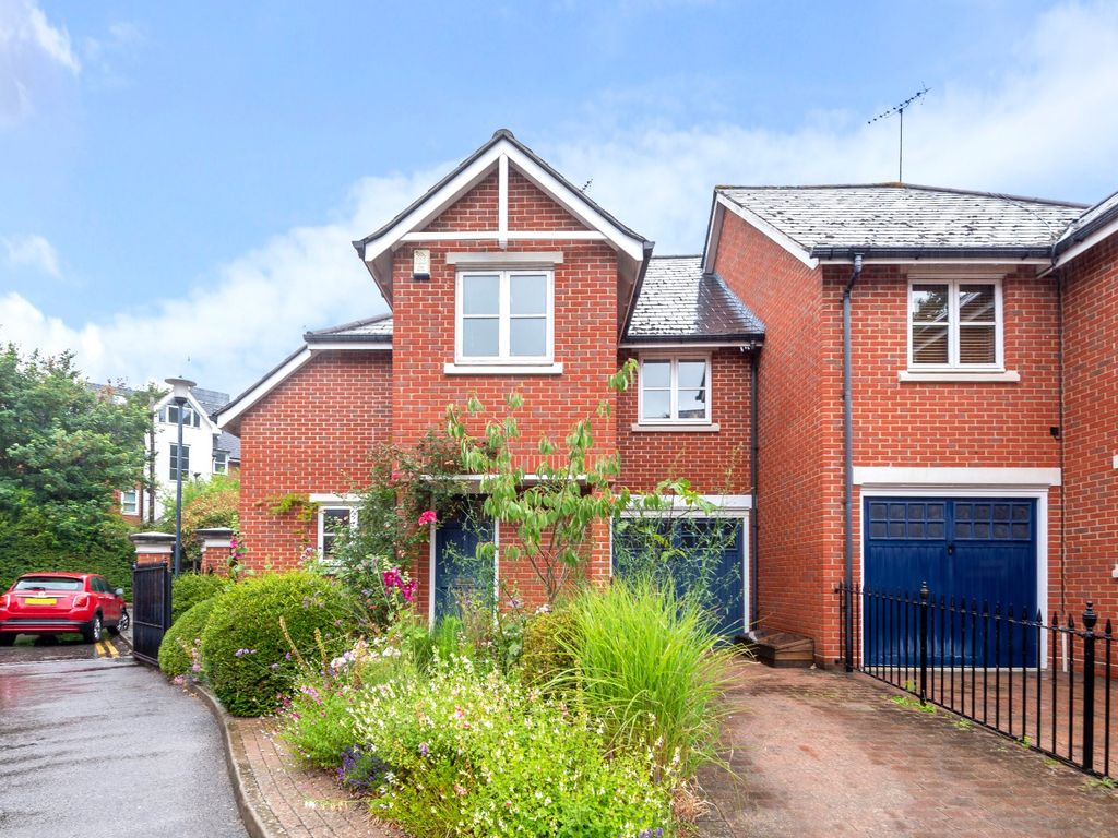 3 bed semidetached house for sale in Imperial Place, Chislehurst, Kent