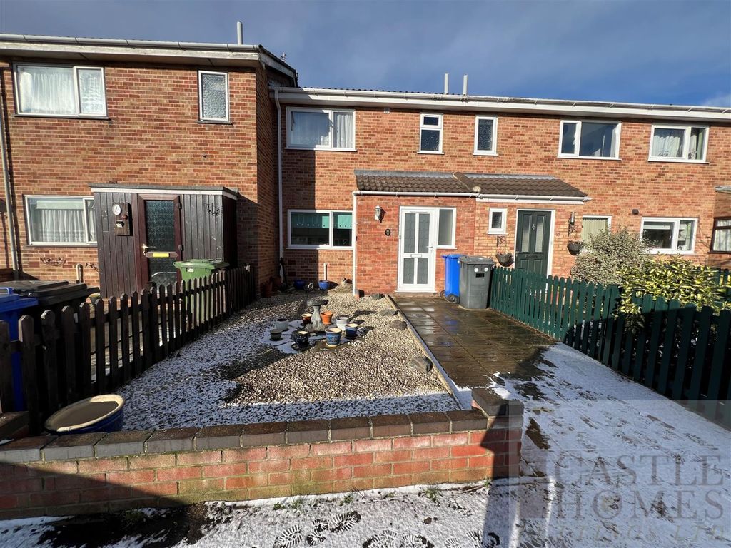 3 bed terraced house to rent in Holst Close, Lowestoft NR33, £925 pcm