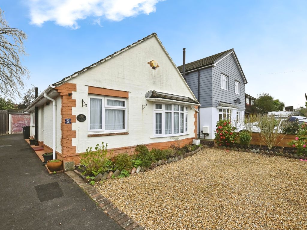 2 bed bungalow for sale in Cherry Tree Avenue, Waterlooville, Hampshire