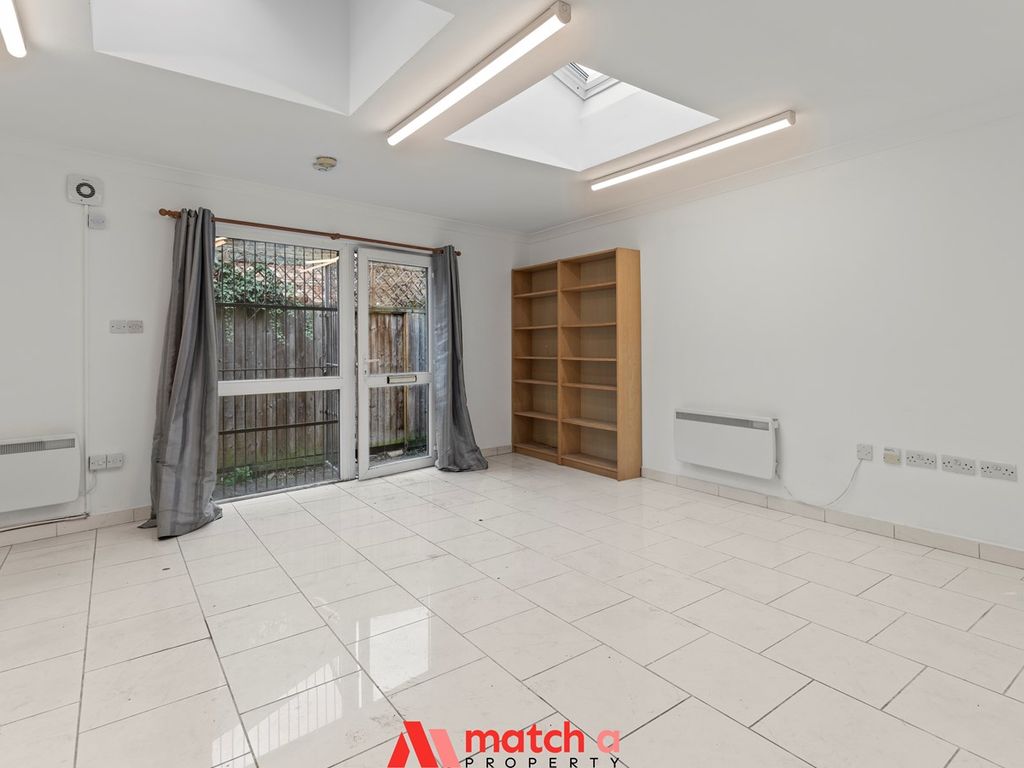 Studio to rent in South Ealing Road, Ealing, London W5, £1,200 pcm Zoopla