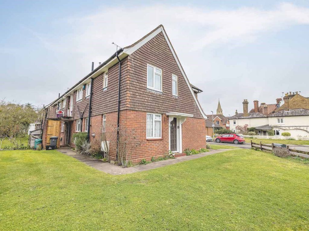 2 bed for sale in Hall Court, Datchet SL3 Zoopla