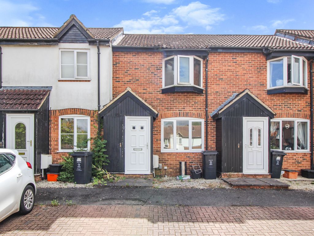 2 bed terraced house to rent in Lowes Close, Sparcells, Swindon SN5