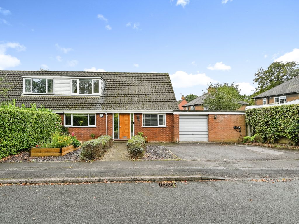 4 bed semidetached house for sale in Hawthorn Way, Stafford