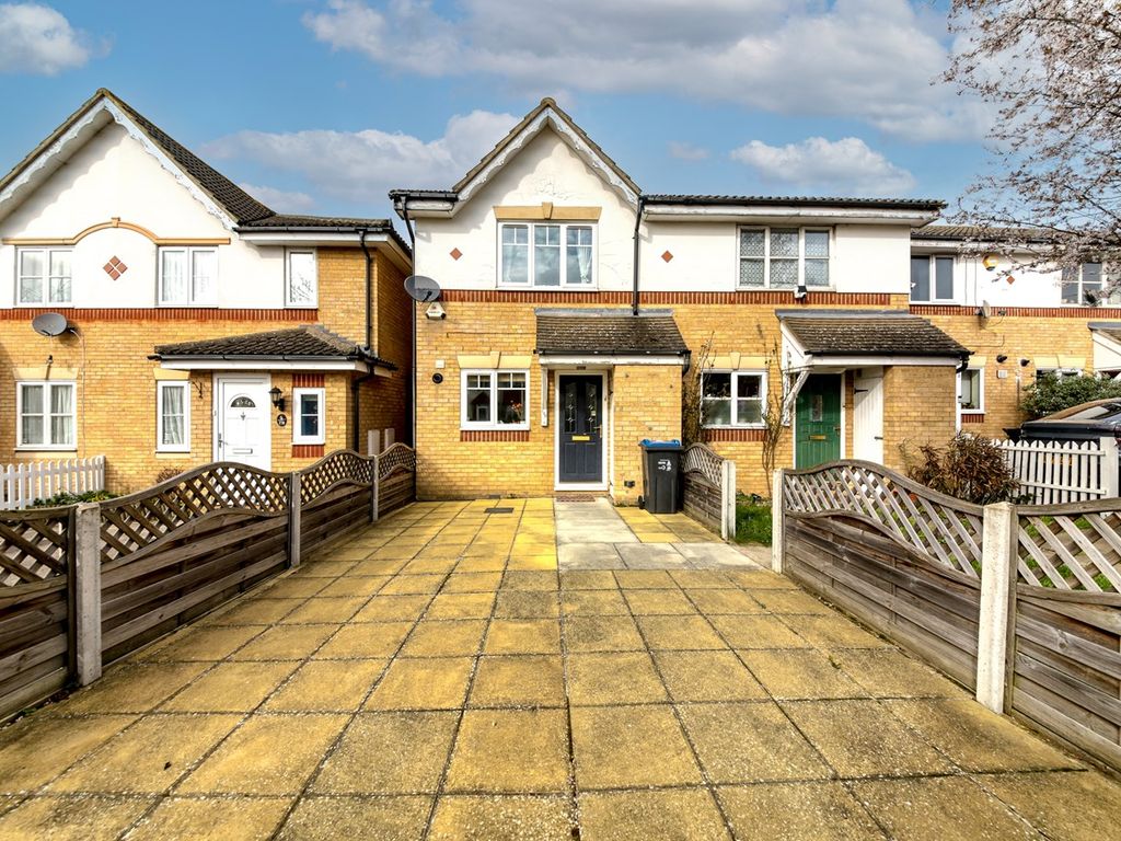 2 bed terraced house for sale in Stanford Road, London SW16, £435,000