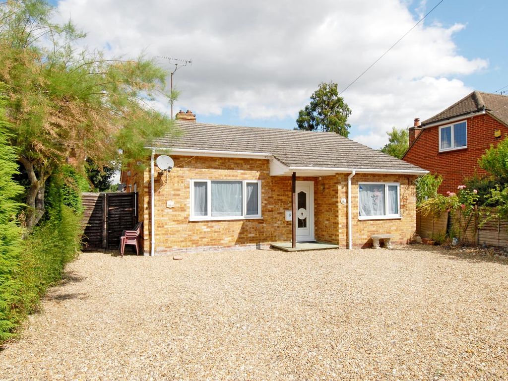 3 bed bungalow for sale in Rowan Drive, Crowthorne RG45, £500,000 Zoopla