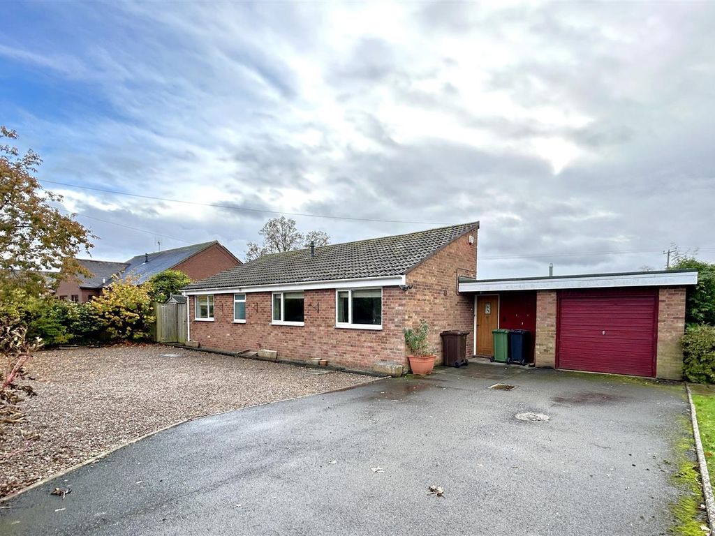 2 bed bungalow for sale in North Road, Kingsland, Leominster HR6, £