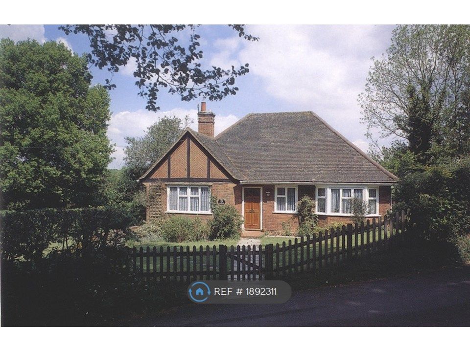 3 bed bungalow to rent in Hall Farm, Chorleywood, Rickmansworth WD3, £