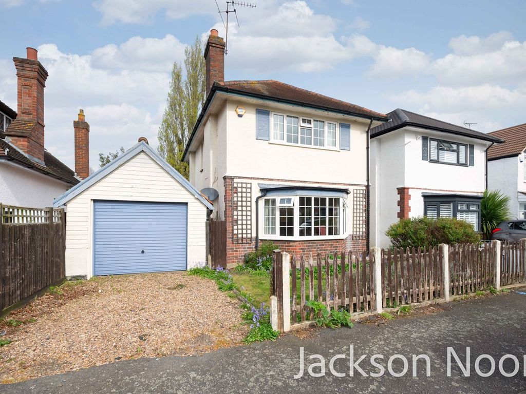 3 bed detached house for sale in Heatherside Road, Ewell KT19, £600,000