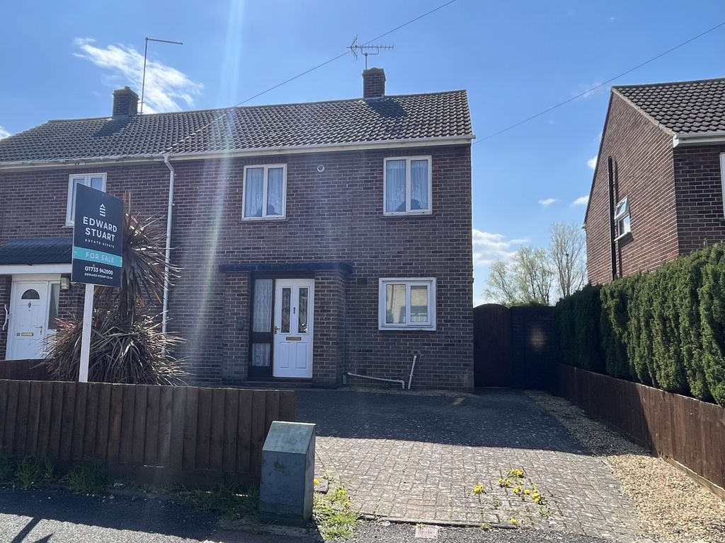 3 bed semidetached house for sale in Pennine Way, Gunthorpe