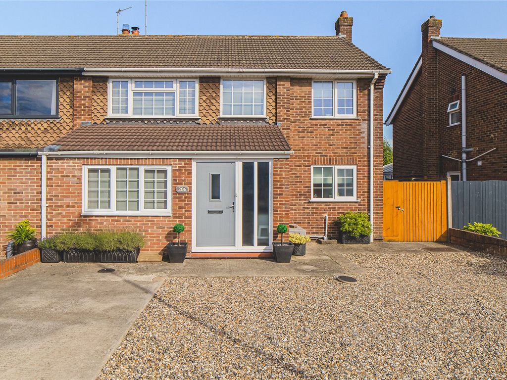4 bed semidetached house for sale in Grange Drive, Stratton, Swindon