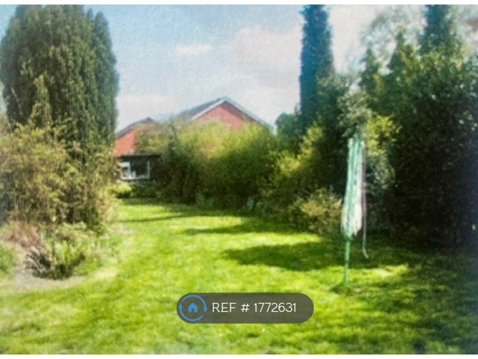 Room to rent in Whitehouse Common Road, Sutton Coldfield B75, £575 pcm