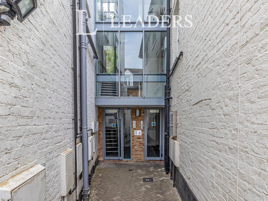 1 bed flat to rent in High Street, Leatherhead KT22 Zoopla