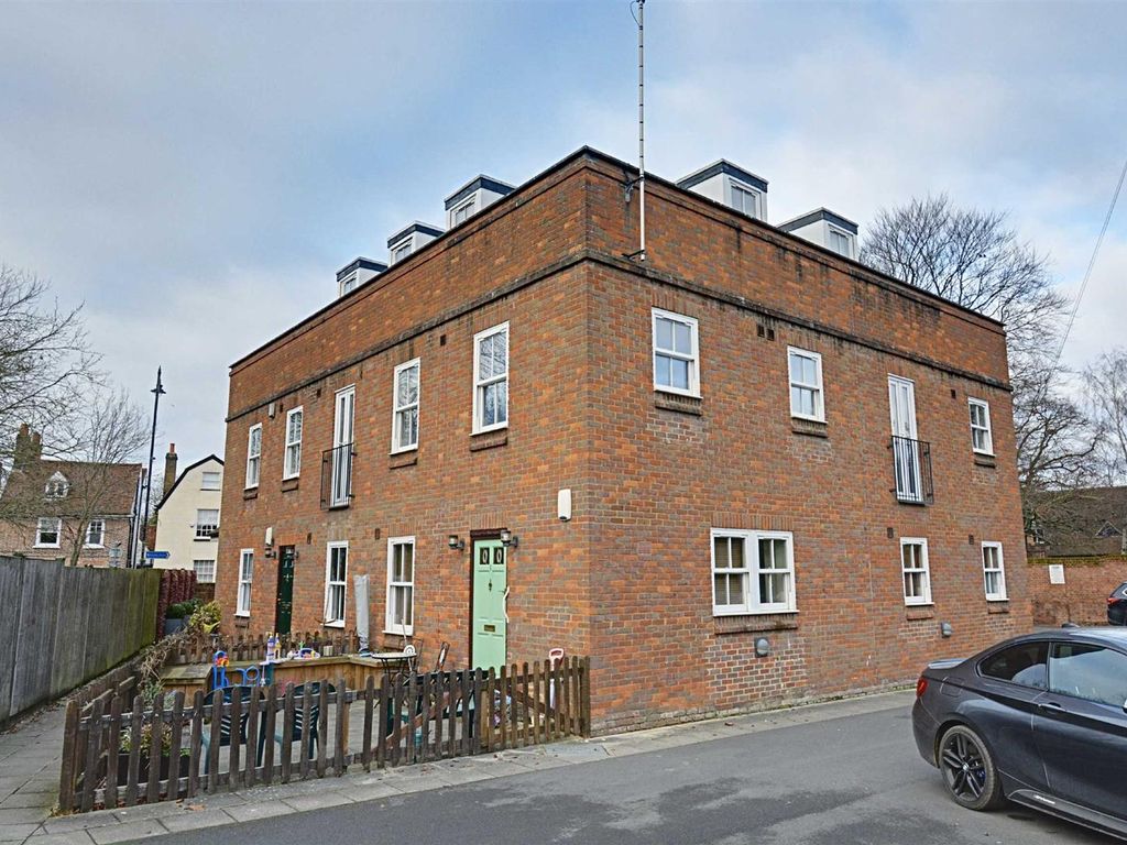2 bed flat for sale in Tanners Court, St Andrew Street, Hertford SG14