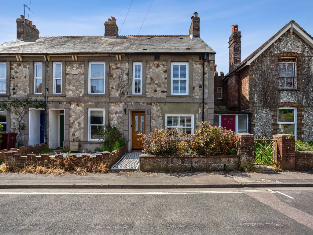 3 bed terraced house to rent in Green Lane, Chichester PO19, £1,850 pcm