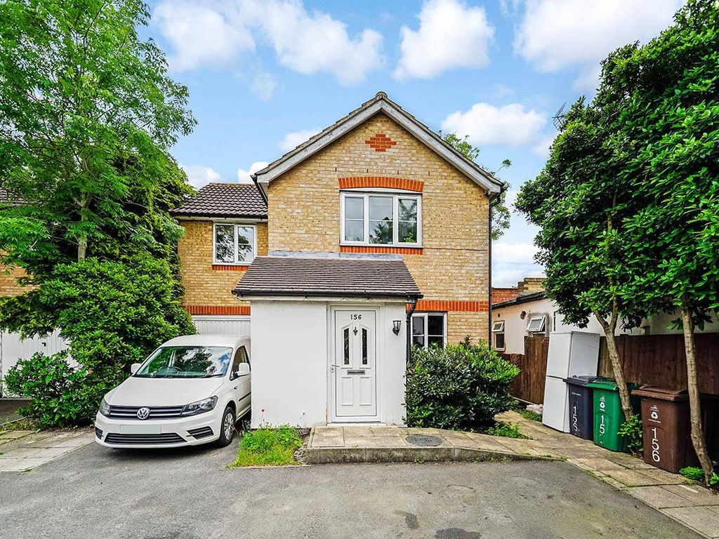 3 bed detached house for sale in Chingford Mount Road, Chingford E4, £