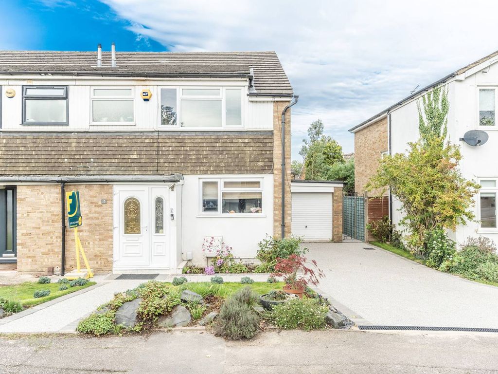 3 bed semidetached house for sale in Foxfield Close, Northwood HA6, £