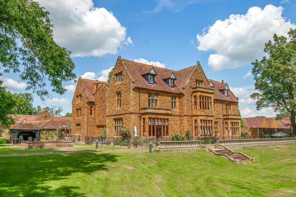 2 bed flat for sale in Northamptonshire OX17 Zoopla