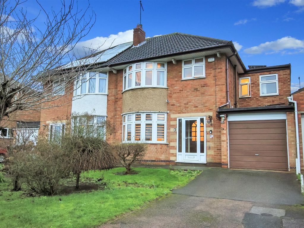 4 bed semidetached house for sale in Oakway, Wellingborough NN8, £