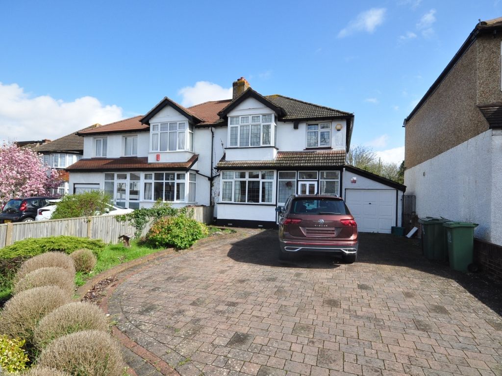 4 bed semidetached house to rent in Redford Avenue, Wallington SM6