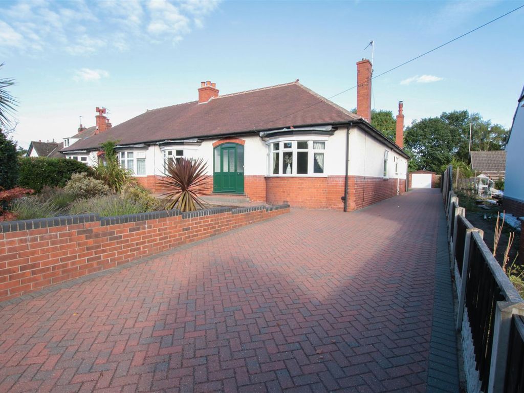 3 bed semidetached bungalow for sale in Cantley Lane, Cantley