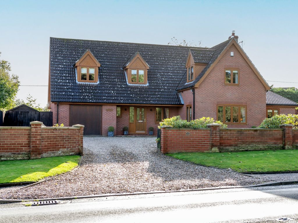5 bed detached house for sale in Dereham Road, Scarning, Dereham NR19