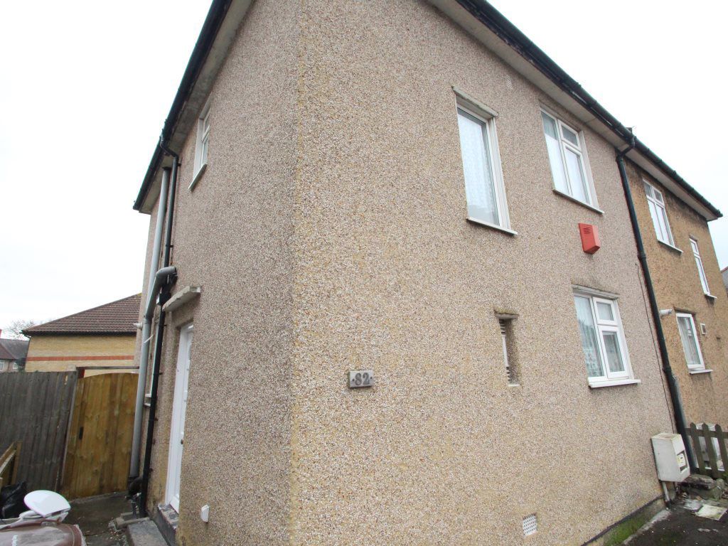 3 bed property to rent in Lindsey Road, Becontree, Dagenham RM8, £1,800