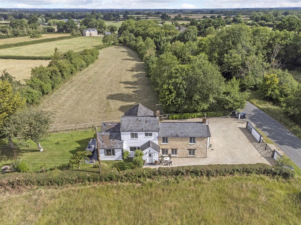 4 bed detached house for sale in Hayes Knoll, Purton Stoke, Swindon