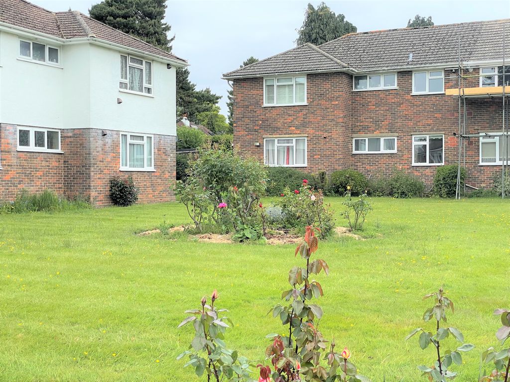 2 bed to rent in Courtlands Crescent, Banstead SM7 Zoopla