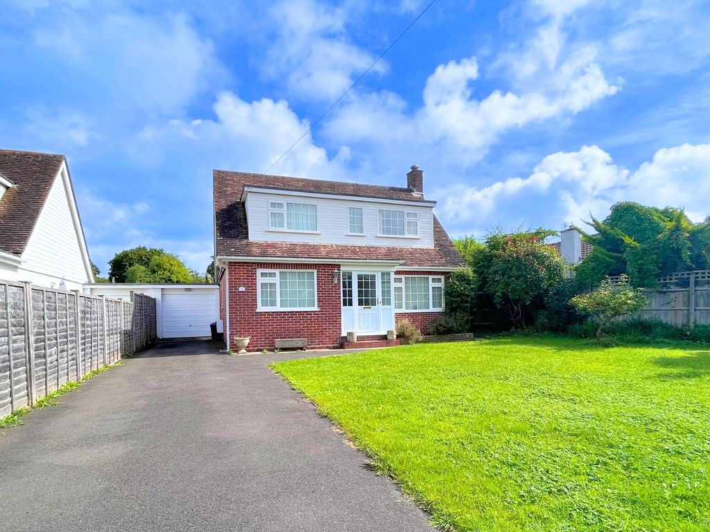 3 bed detached house for sale in Broad Lane, Lymington SO41, £780,000