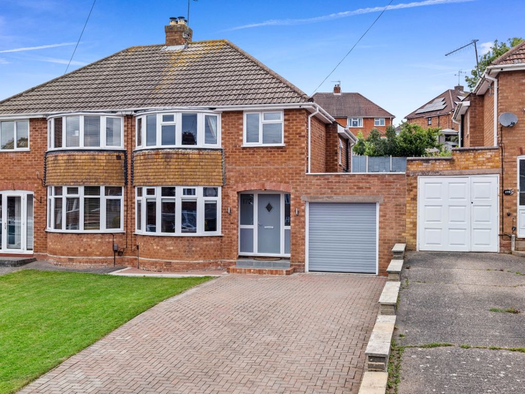 3 bed semidetached house for sale in Mason Road, Headless Cross