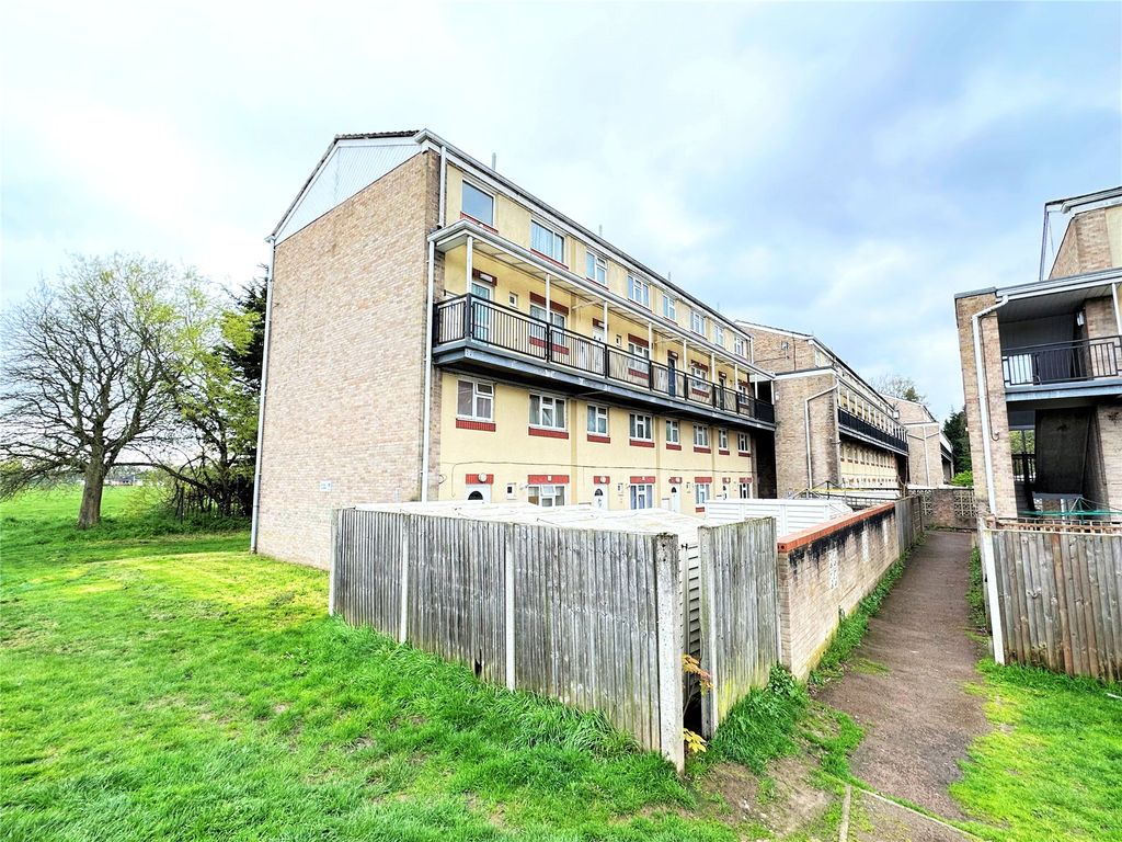 3 bed for sale in Greenfields, Maidenhead, Berkshire SL6