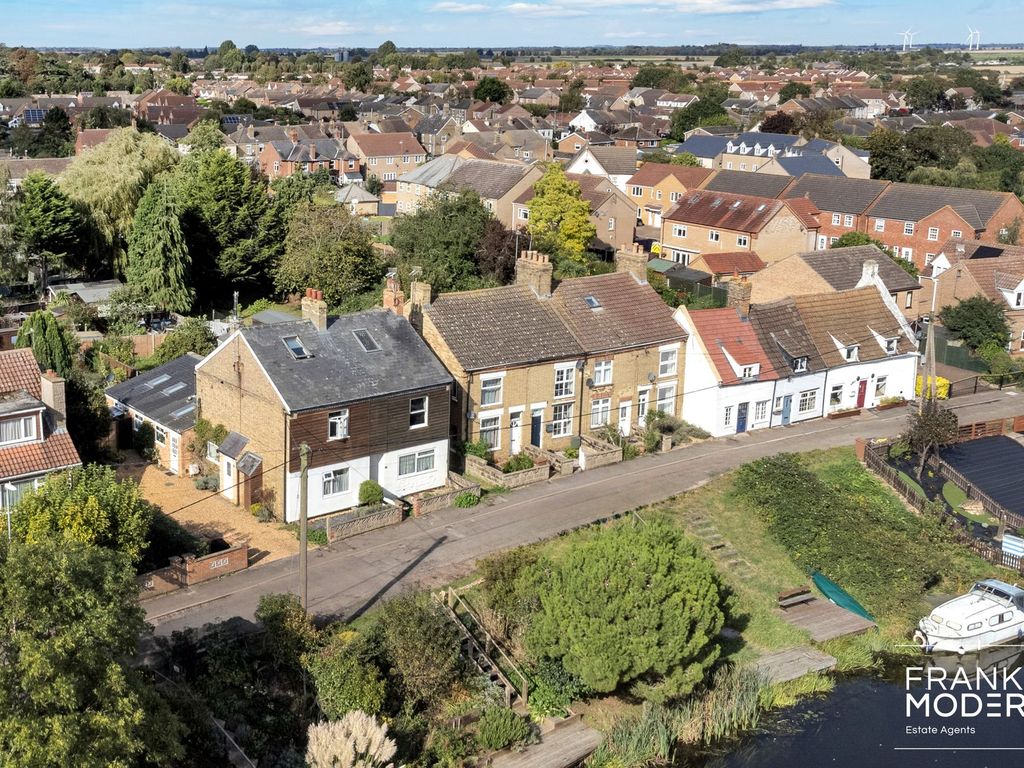 5 bed semidetached house for sale in Nene Parade, March PE15, £290,000