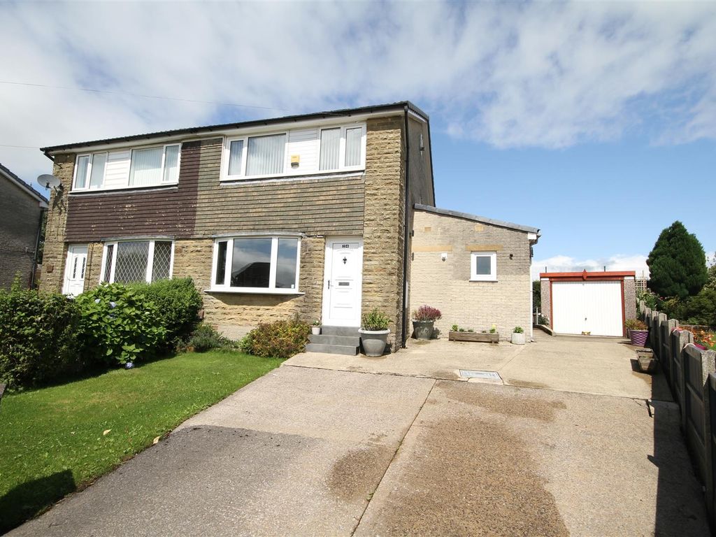 4 bed semidetached house for sale in Hainsworth Moor Grove, Queensbury