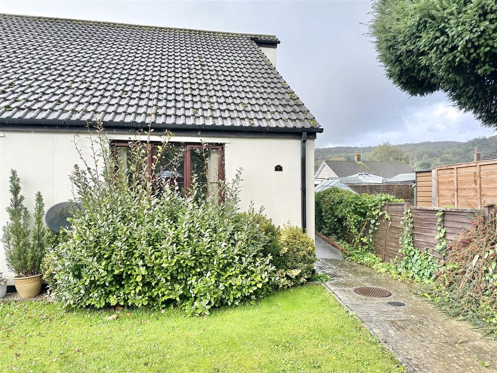 1 bed semidetached bungalow for sale in Symons Way, Cheddar BS27, £