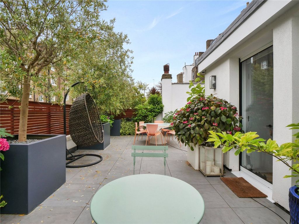 4 bed mews house for sale in Montagu Mews West, London W1H, £5,250,000