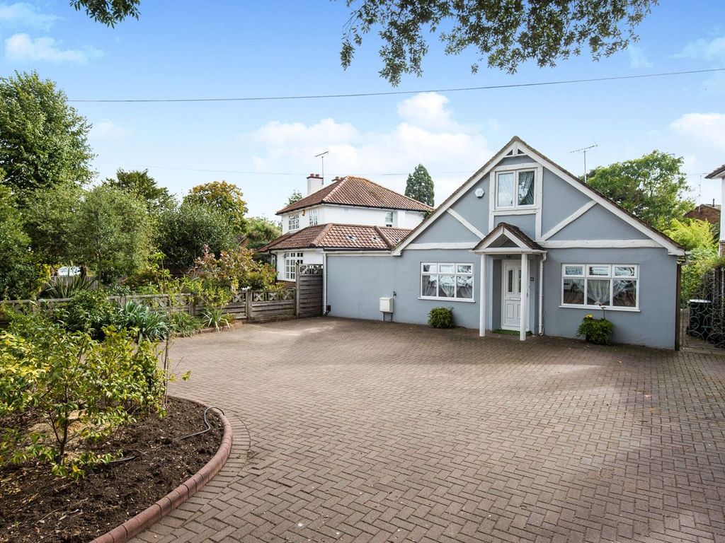 3 bed detached bungalow for sale in Old Esher Road, WaltonOnThames KT12, £750,000 Zoopla