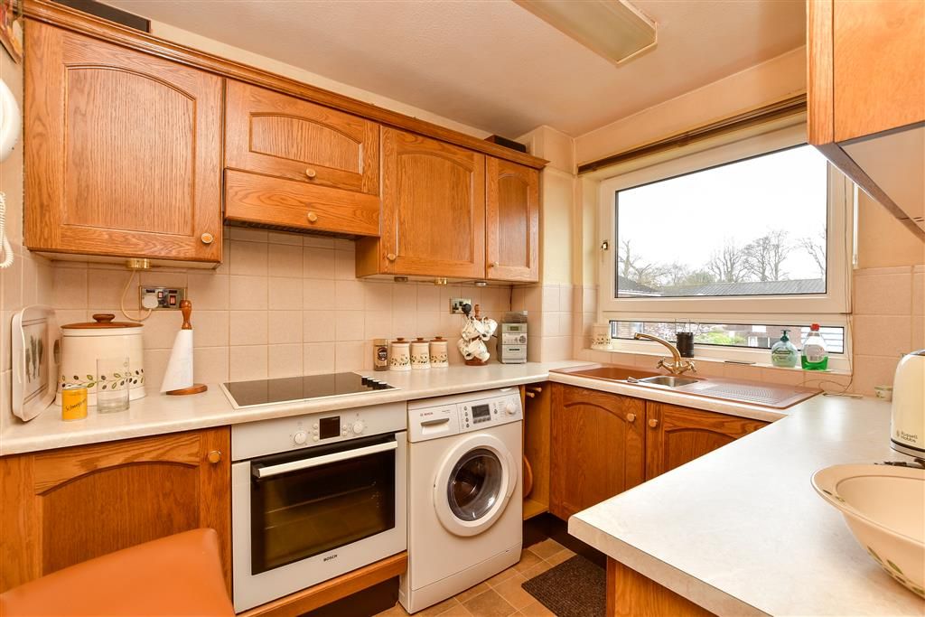 2 bed for sale in Harrison Close, Reigate, Surrey RH2, £