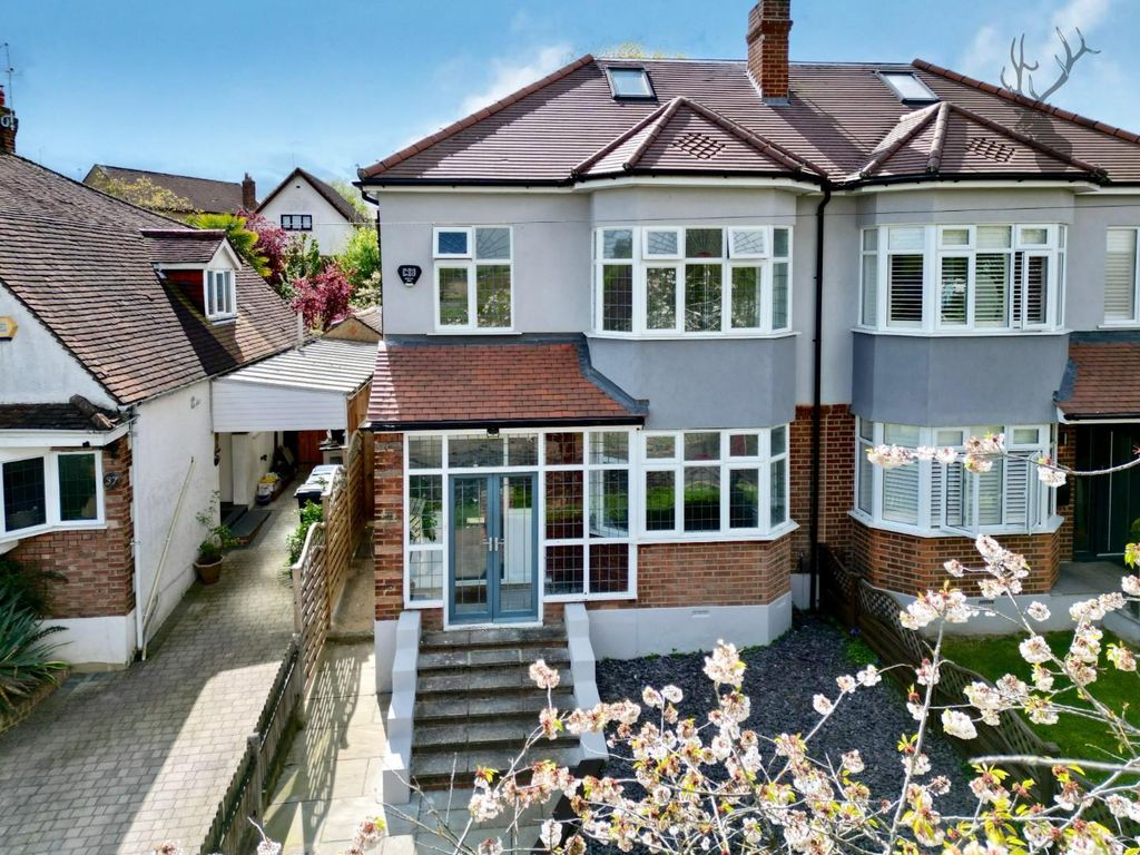 3 bed property to rent in Dukes Avenue, Theydon Bois, Epping, Essex CM16 Zoopla