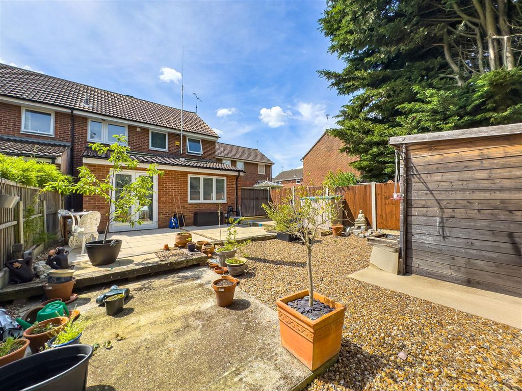 3 bed terraced house for sale in Hartford Close, Rayleigh SS6, £325,000